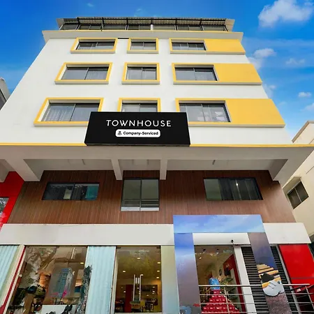 Super Townhouse Jeevan Bima Nagar Hal Road